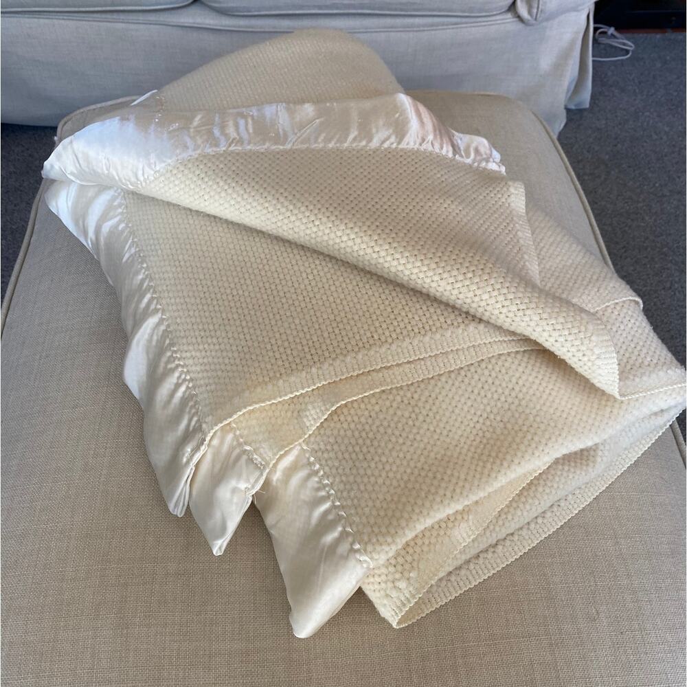 Vtg Beacon Ivory Acrylic Thermal Waffle Blanket Satin Trim Full/Queen 86x86 USA